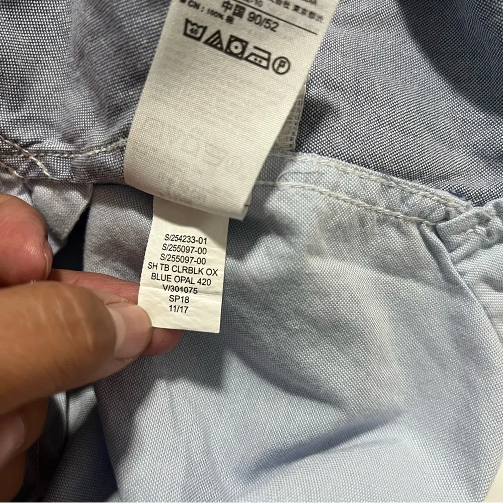 Baby GAP Factory Boys Size 2 YearsBlue and White Button Down Shirt Modern Casual